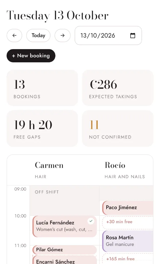Demo screenshot: the day book with a column per person and the free slots marked